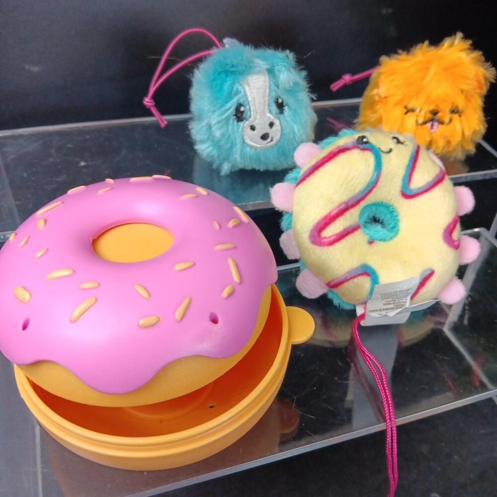 Pikmi Pops Surprise Season 3 The Chow Chow, Dusk Plush, And Scented Donut Plush